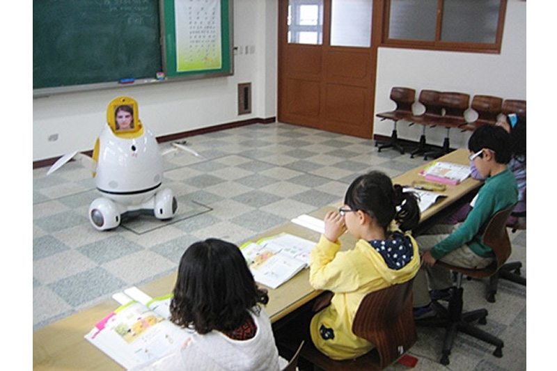 تا ۱۰ سال آینده ربات‌ها جای معلمان را می‌گیرند