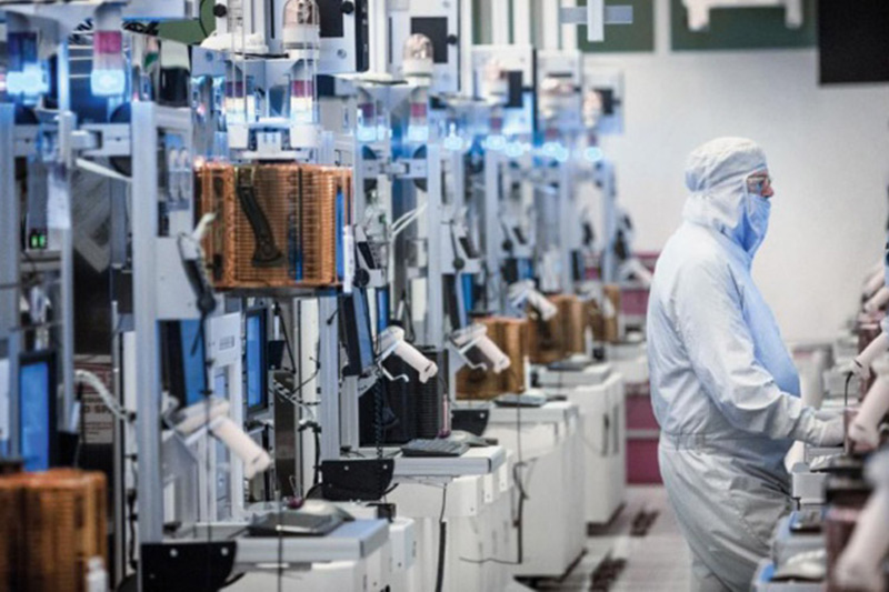 اینتل با تبعیت از قانون مور، تولید تراشه ۷ نانومتری را از سال ۲۰۱۷ آغاز می کند