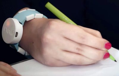 stabilizing-bracelet-helps-artist-with-parkinsons-draw-again.1280x600