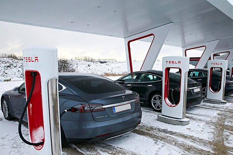 ایستگاه‌های شارژ خودروهای تسلا خورشیدی می‌شوند