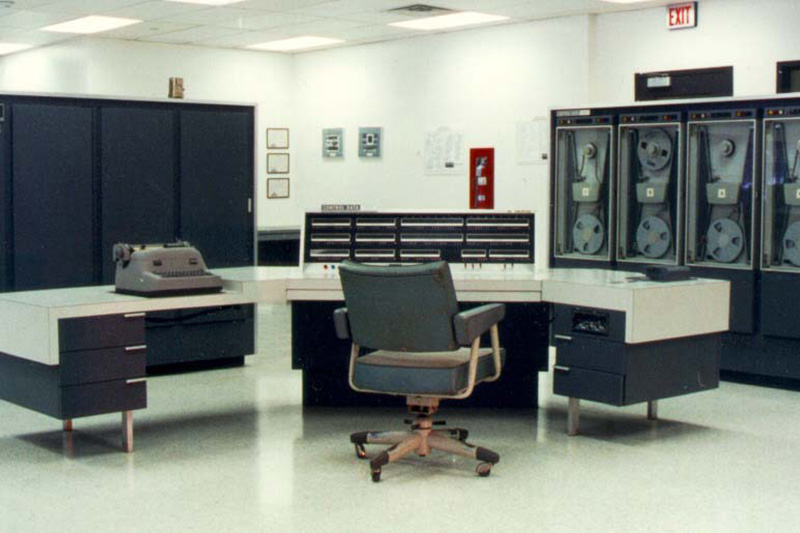 ۲۴ مهر: معرفی CDC 1604، اولین ابرکامپیوتر تمام ترانزیستوری تاریخ