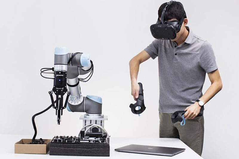 ترکیب واقعیت مجازی و افزوده برای آموزش به ربات‌ها